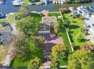 68 Maple Ave, Bay Shore, NY 11706