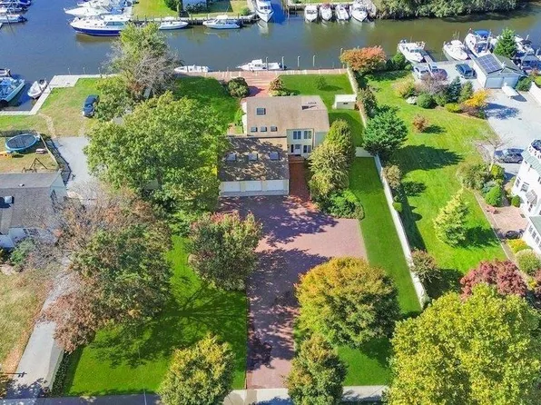 68 Maple Avenue, Bay Shore, NY 11706