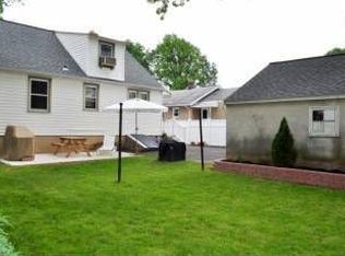 814 Maple St, Abington, PA 19038