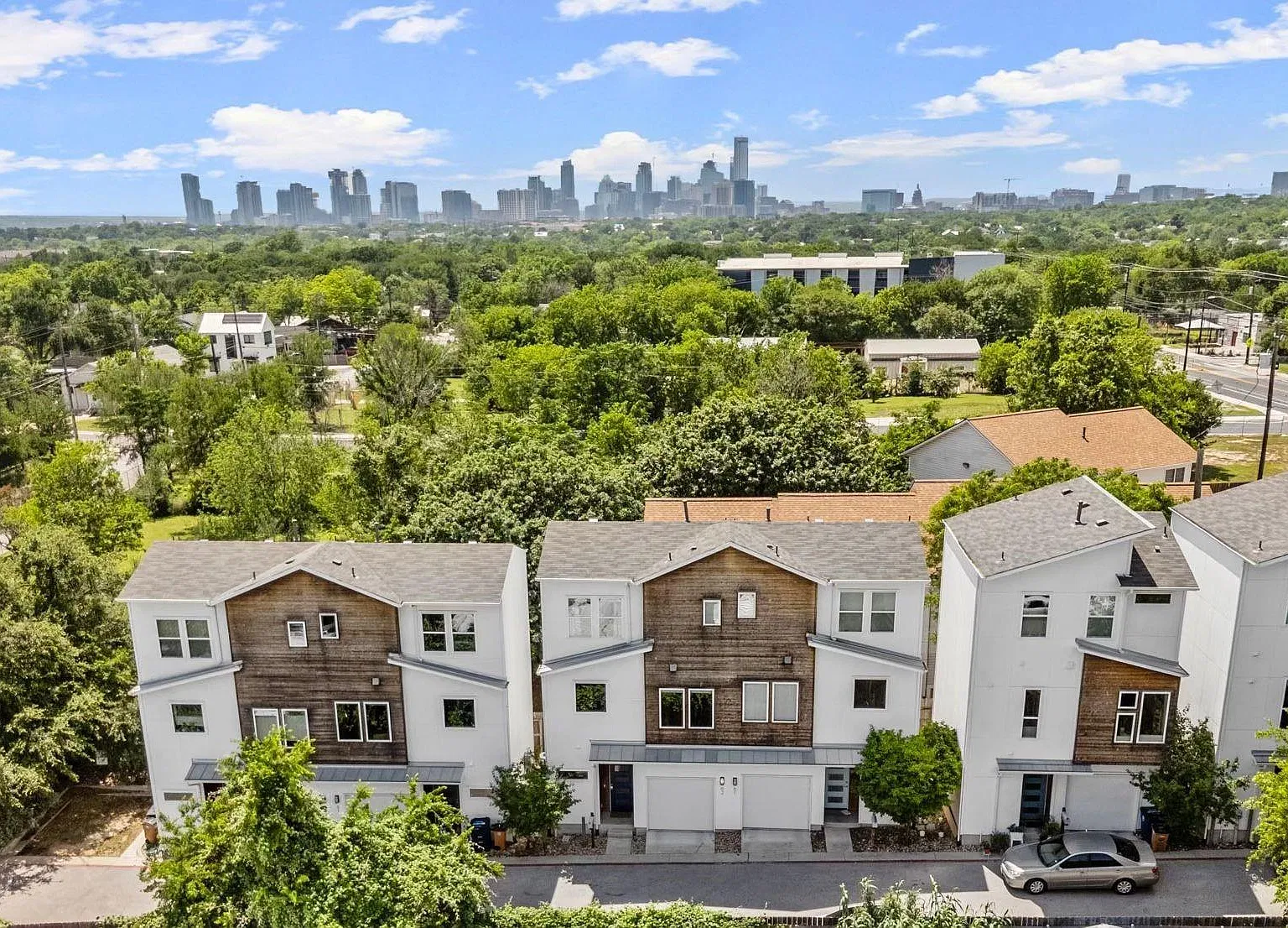 1 bed, 1.5 bath, 996 sqft, $2,000 — Photo 2
