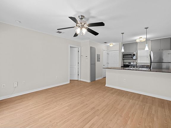 4th image of 1422 Collier St APT 206