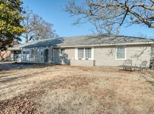 725 N Oak Ridge Dr, Sand Springs, OK 74063