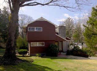 9 Hilary Ct, Huntington, NY 11743