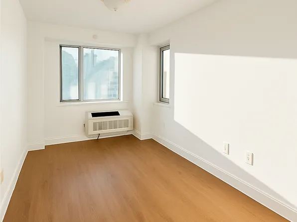 37-20 Prince Street image 1 of 6