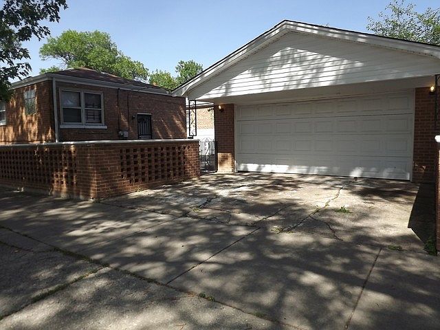 2nd image of 723 W 92nd St