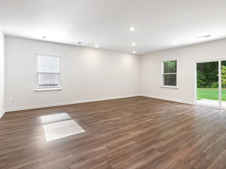 676 Evergreen Rd — Photo 3