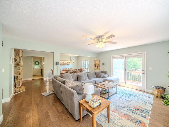 5th image of 332 Flower Dr