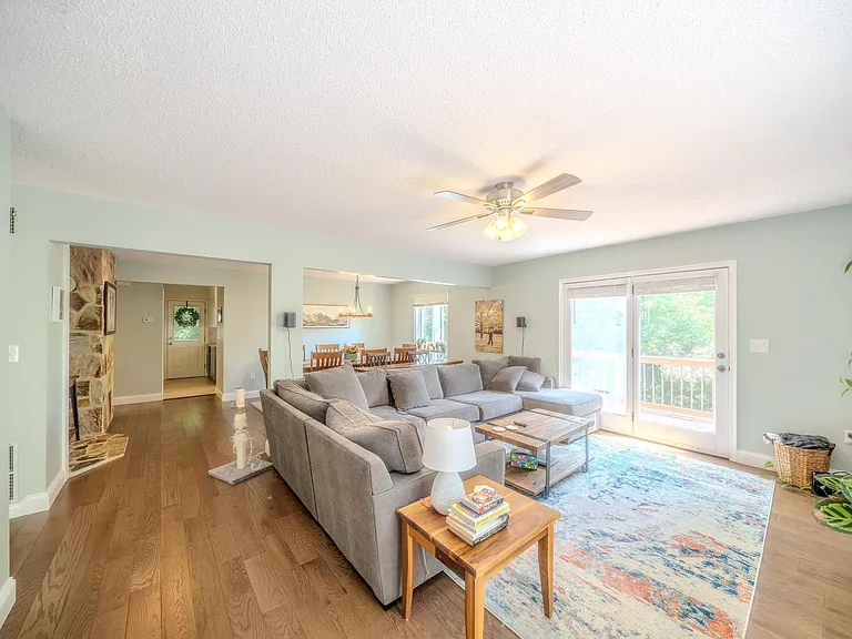 332 Flower Dr — Photo 5