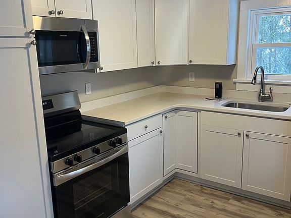 3rd image of 2 Parkhurst Rd Unit 2