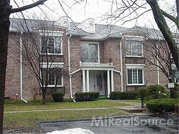 2nd image of 40760 Woodward Ave