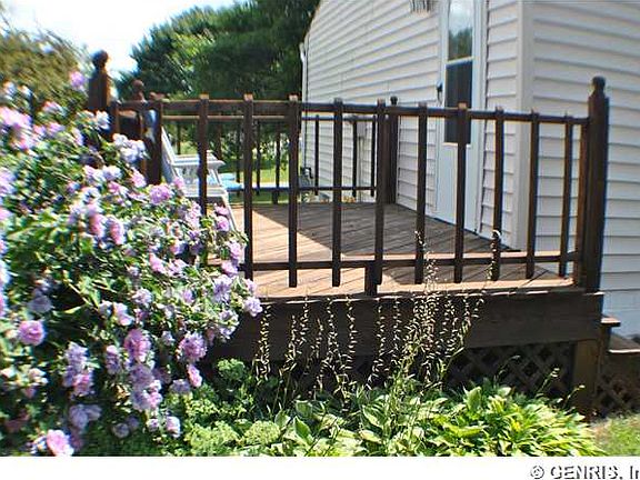 3rd image of 1112 Meadowbrook Ln
