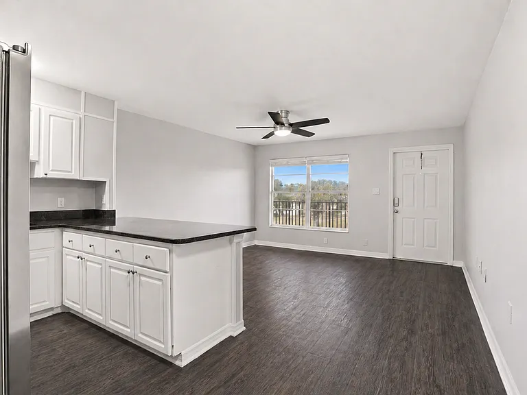 Phillippi Square Apartments — Photo 31