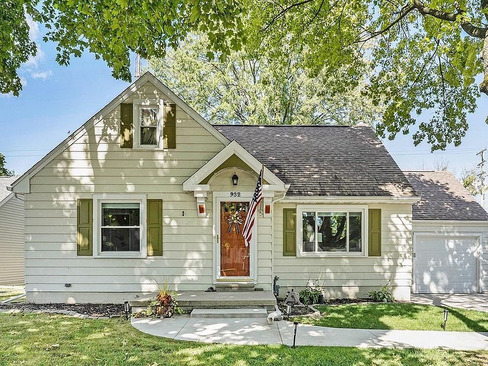 1st image of 932 Thornapple St