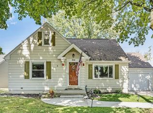 932 Thornapple St, Saint Clair, MI 48079