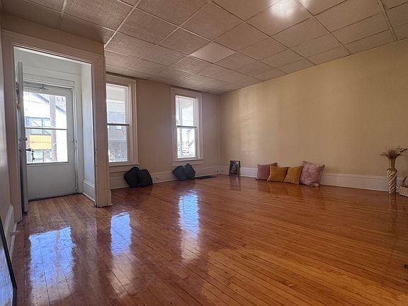 5th image of 654 Jefferson St #654