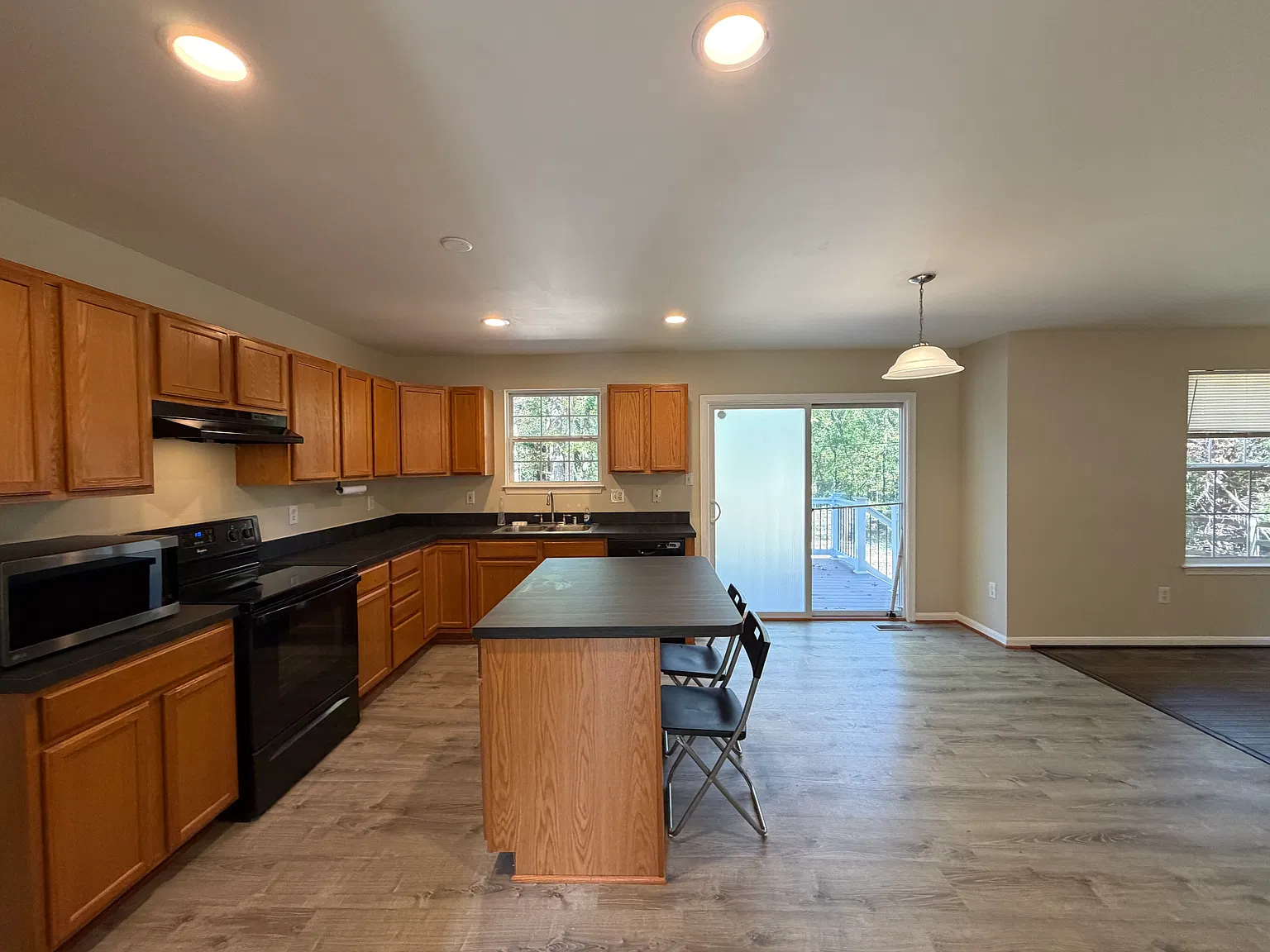 4 bed, 3.5 bath, 2564 sqft, $3,500 — Photo 4