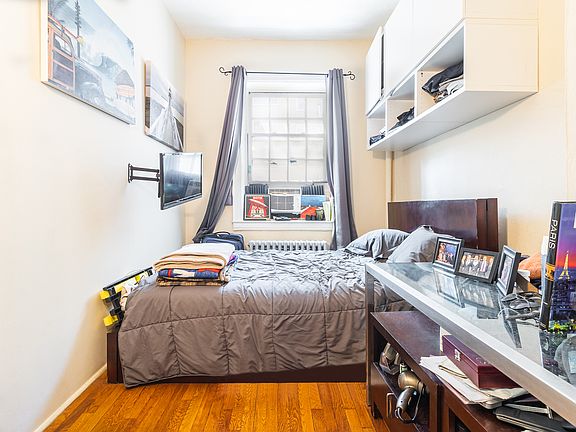 3rd image of 21 E 9th St #3CD