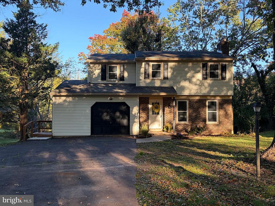 1st image of 329 Thistle Ln