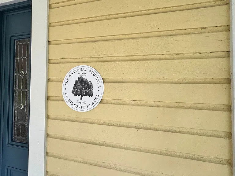 523 W Oak St — Photo 16