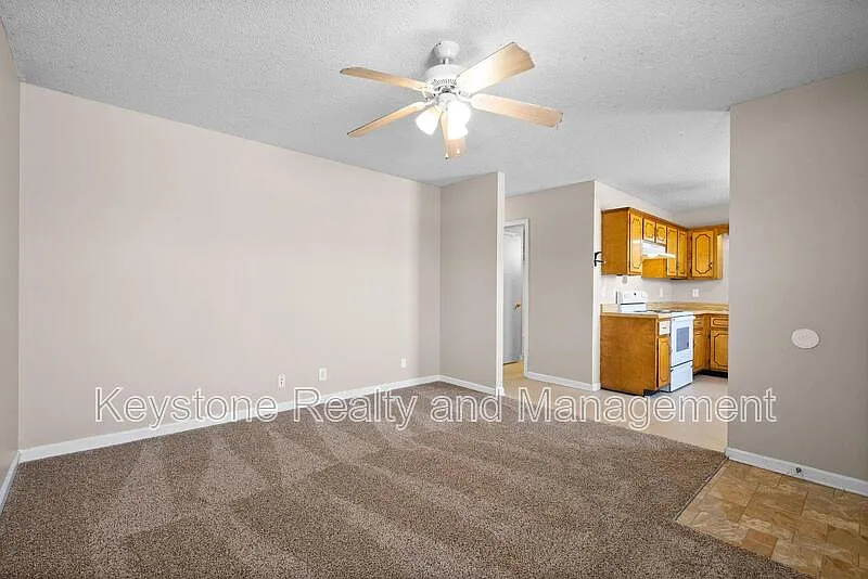 2 bed, 1.0 bath, 850 sqft, $725 — Photo 3