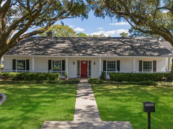 903 Longview Dr, Sugar Land, TX 77478