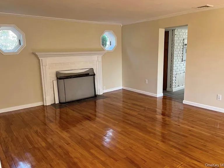 1539 Park Ave — Photo 2