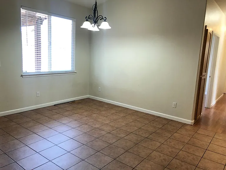 67 Cock Robin Ave — Photo 10