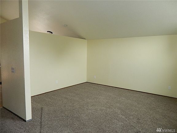 3rd image of 645 I Pl NE