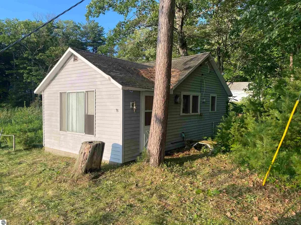 8446 Main Rd, Curran, MI 48728