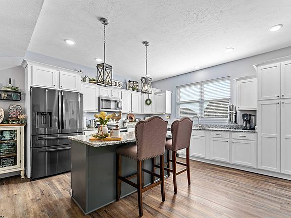 2nd image of 2048 Mountain Ash Ln