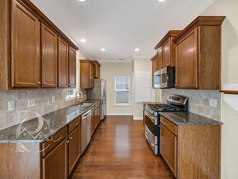 328 Northwood St — Photo 10