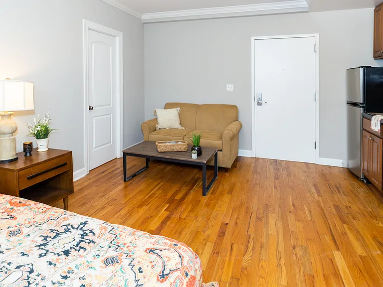 828 W. Fullerton — Photo 18