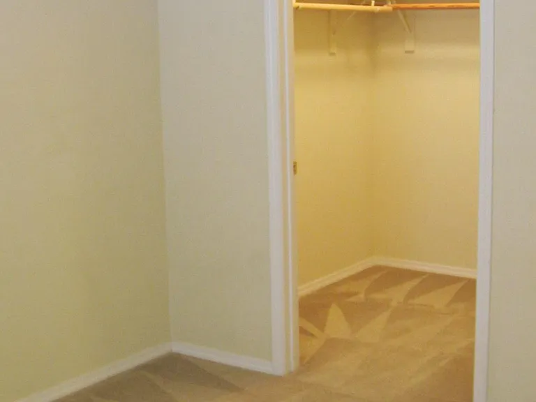 Creekside Apartments — Photo 12