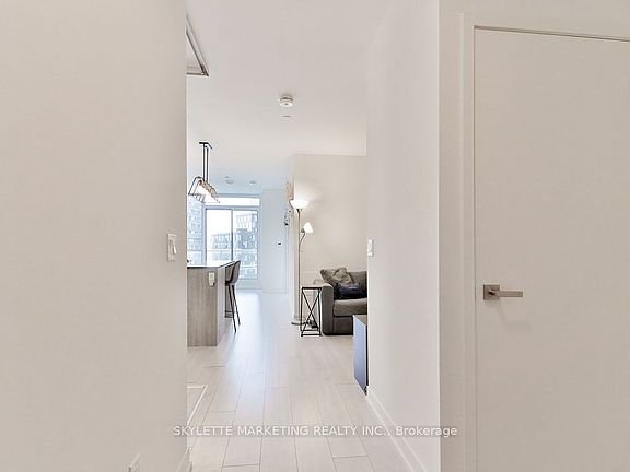 5th image of 31 Tippett Rd #659