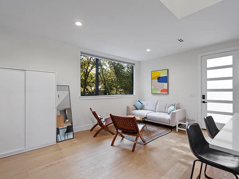 1100 Romeria Dr — Photo 21