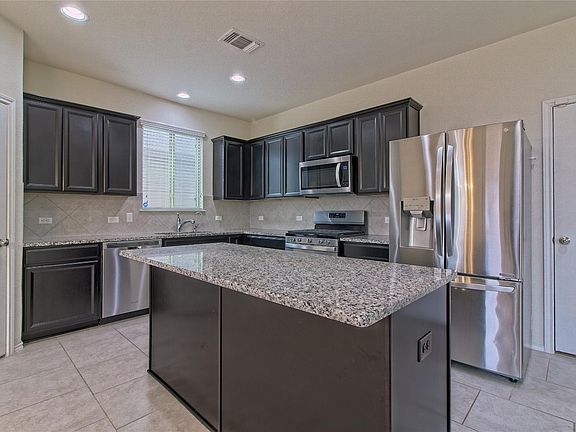 4th image of 521 Staton St