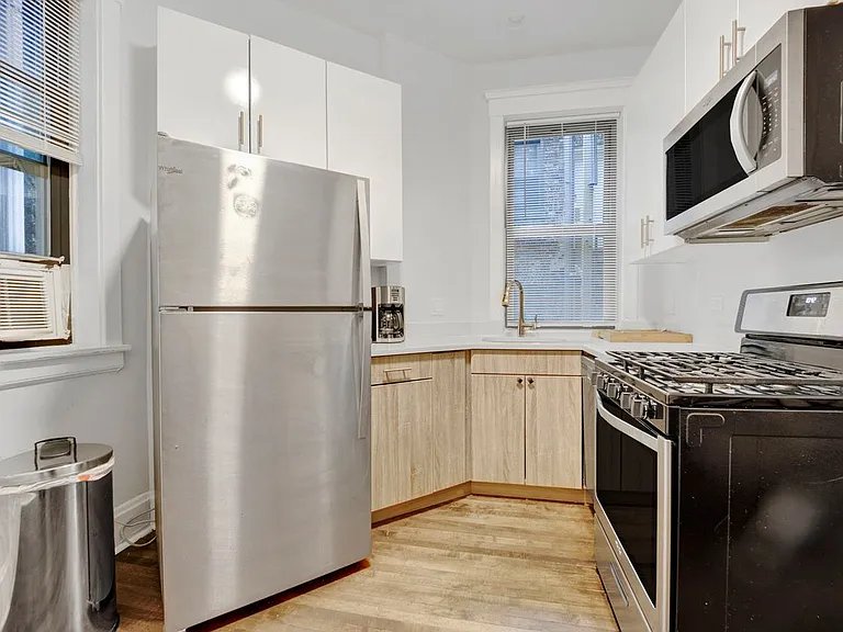 1004 W Dakin St #1 — Photo 7