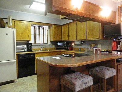 3rd image of 1105 N Ivy Ave