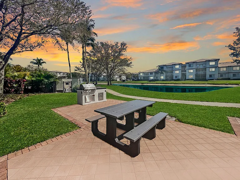 Vista Lago — Photo 21