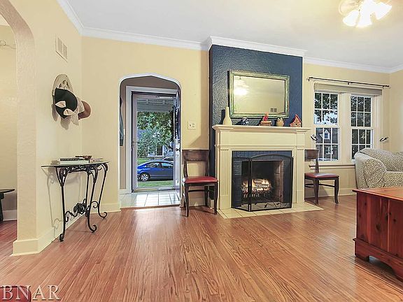 3rd image of 1027 E Norwood Ave