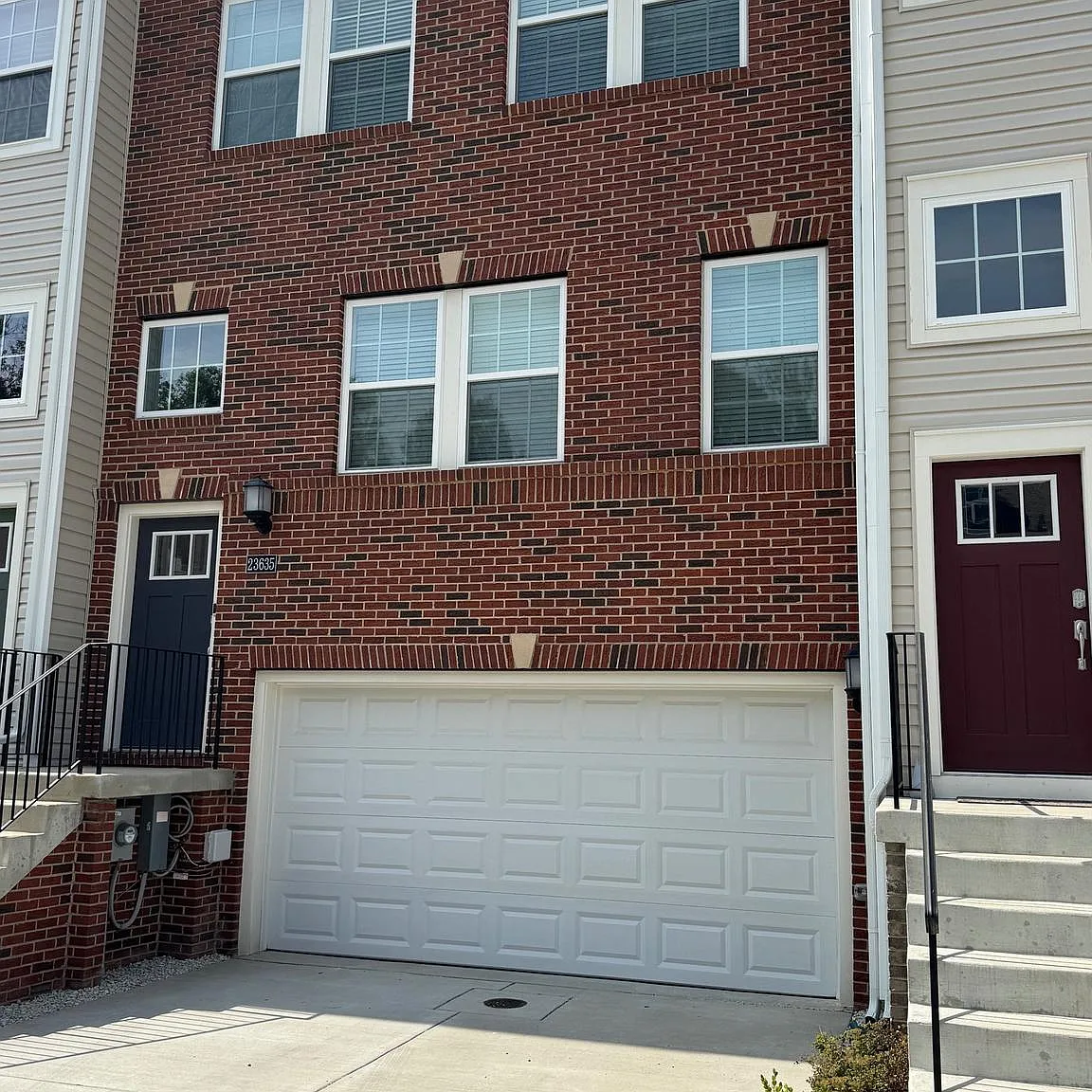 3 bed, 3.5 bath, 2412 sqft, $2,775 — Photo 2