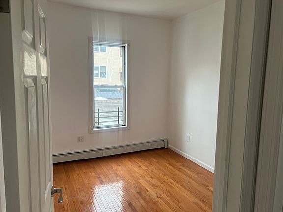 5th image of 1437 Bryant Ave #3