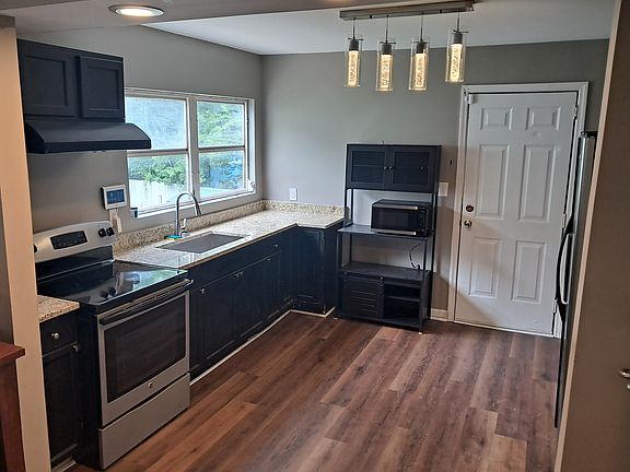 3rd image of 237 Upshaw St SW