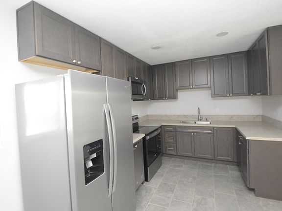 3rd image of 818 Arcadia Pl