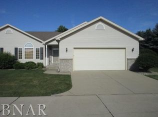 13 Crosswinds Ct, Bloomington, IL