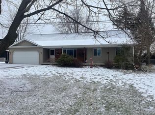 11051 Torrey Rd, Fenton, MI 48430
