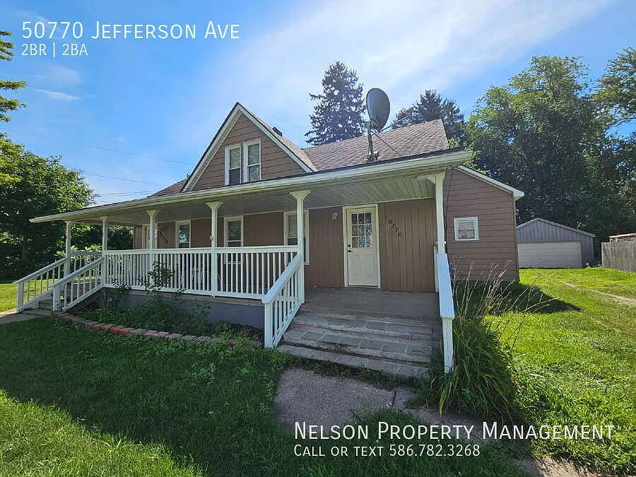 Duplex - 2 Bedroom, 2 Full Bathrooms and a 2 Car Garage. Updated Living Space with Hardwood Floor... — Photo 1