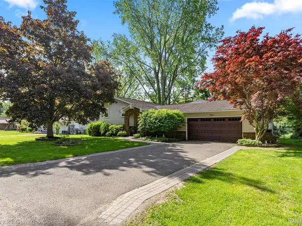 1557 Knob Hill St, Commerce Township, MI 48382