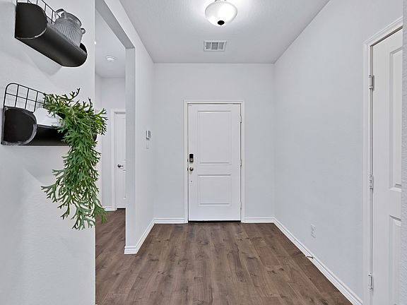 3rd image of 717 Rawhide Way