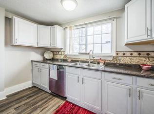 17 Clantoy St, Springfield, MA 01104